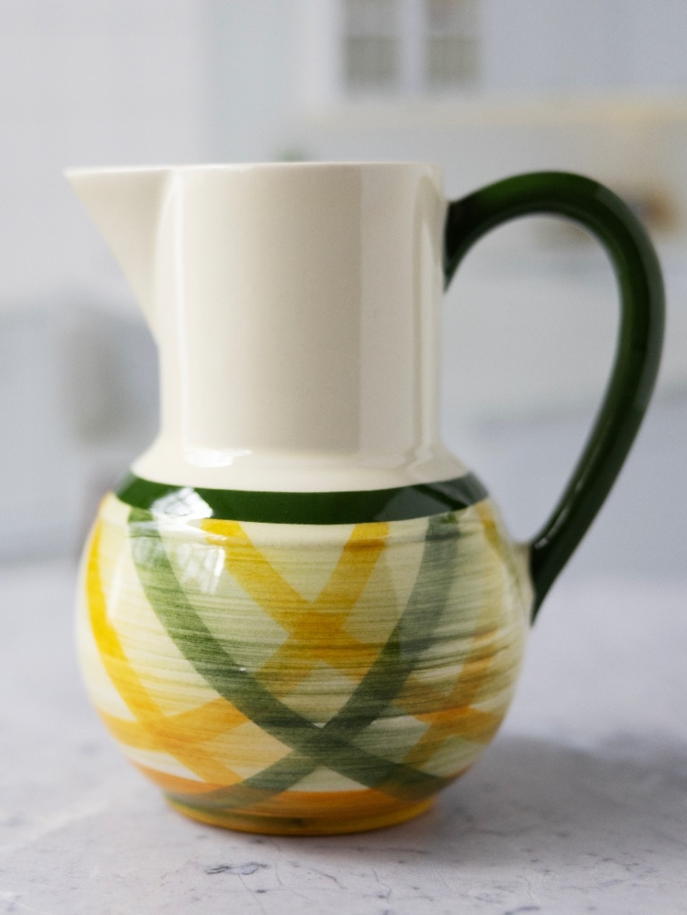 Vernon Kilns Tam o'Shanter USA Vintage Plaid Yellow Green White Pitcher 32 oz